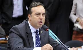 Leia mais sobre o artigo Ministro Nunes Marques devolve mandato do deputado estadual Fernando Francischini