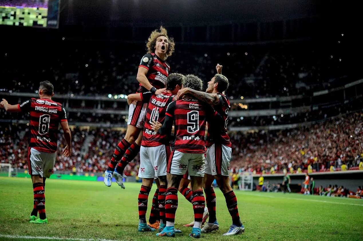 Leia mais sobre o artigo Com quatro gols de cabeça, Flamengo goleia Juventude em Brasília