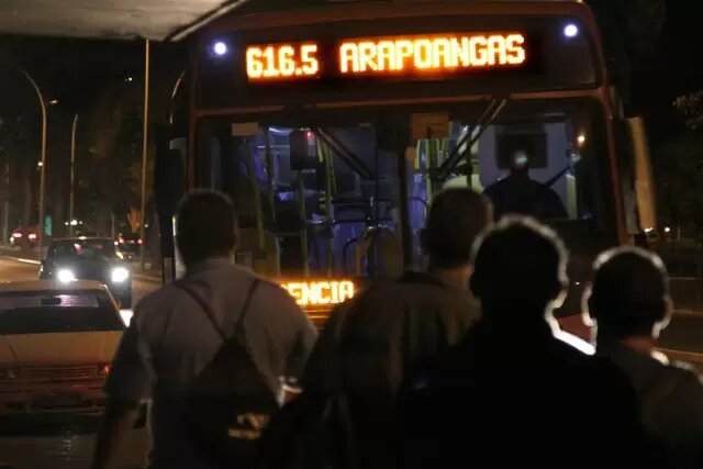 Passageiros de ônibus ganham direito de desembarque livre após às 21h
