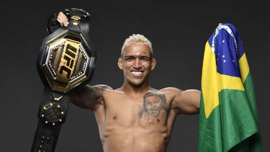Leia mais sobre o artigo Charles Oliveira volta a disputar cinturão do UFC neste sábado, no UFC 317