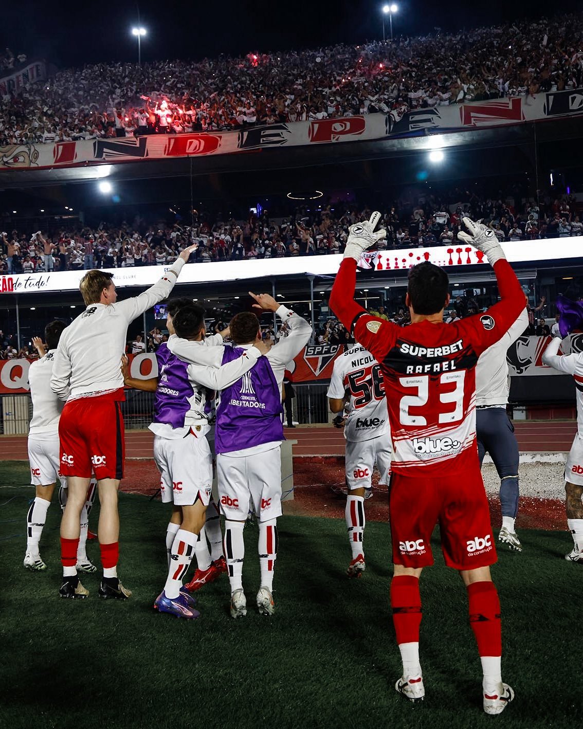 Leia mais sobre o artigo A noite de Libertadores do São Paulo é diferente: Tricolor passa nos pênaltis diante do Atlético Nacional