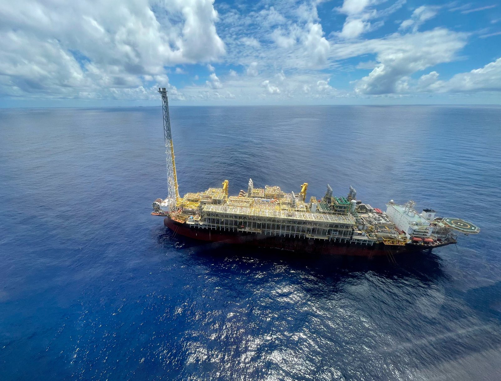 Leia mais sobre o artigo Produção de petróleo e gás natural no Brasil bate novo recorde em junho