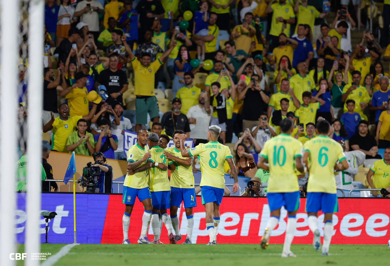 Leia mais sobre o artigo Brasil bate o Chile por 3 a 0 no Maracanã com show de Estêvão e elogios de Ancelotti